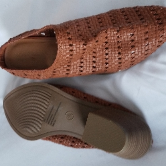 Universal Thread Shoes - NewW/OTags Women's Kallie Woven Heeled Mules Cognac Size 9.5 - Universal Thread